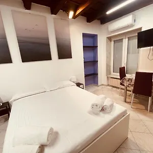  Apartment Lungadige Italy