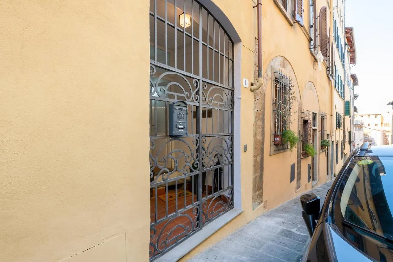 Magnoli & Ponte Vecchio Apartment Florence