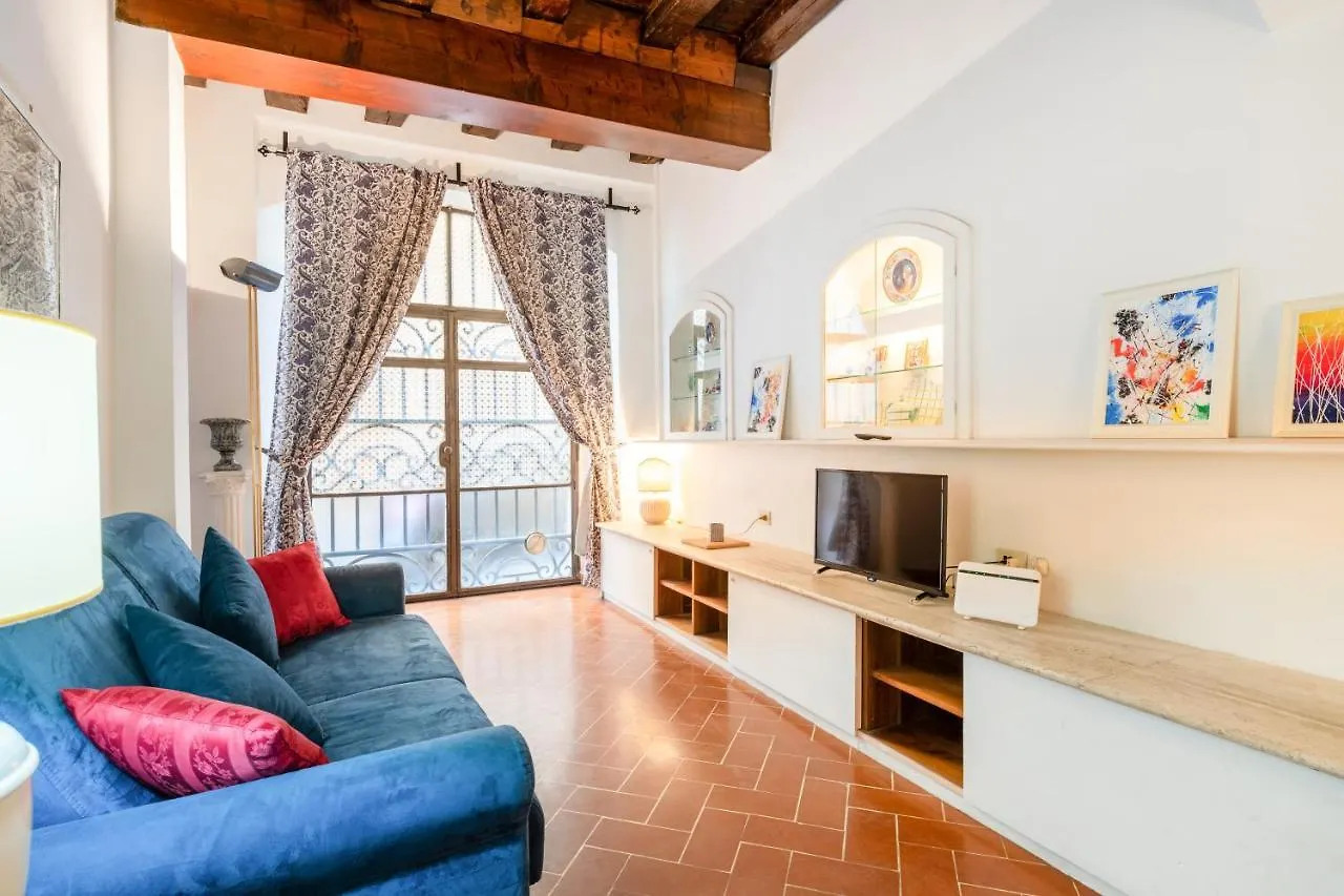 Magnoli & Ponte Vecchio Apartment Florence
