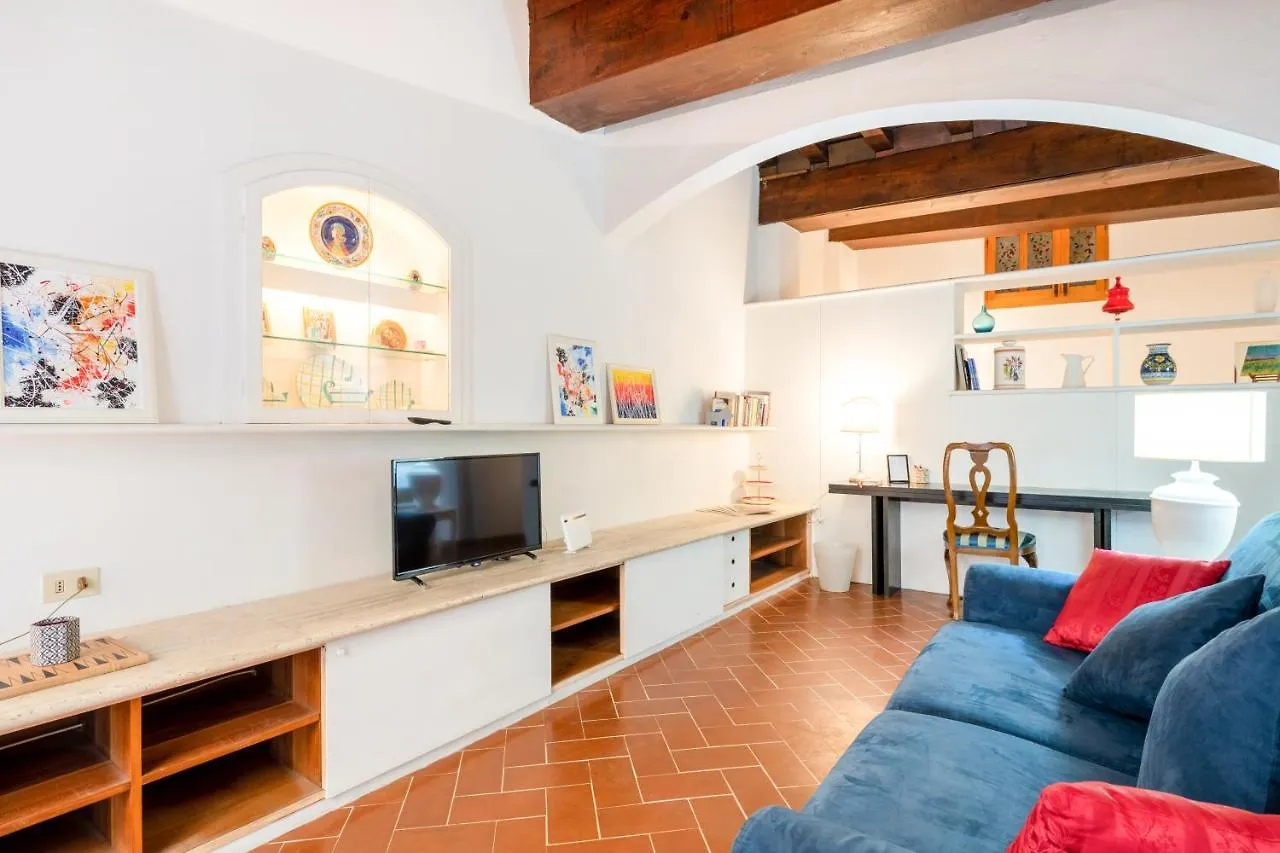 Magnoli & Ponte Vecchio Apartment Florence
